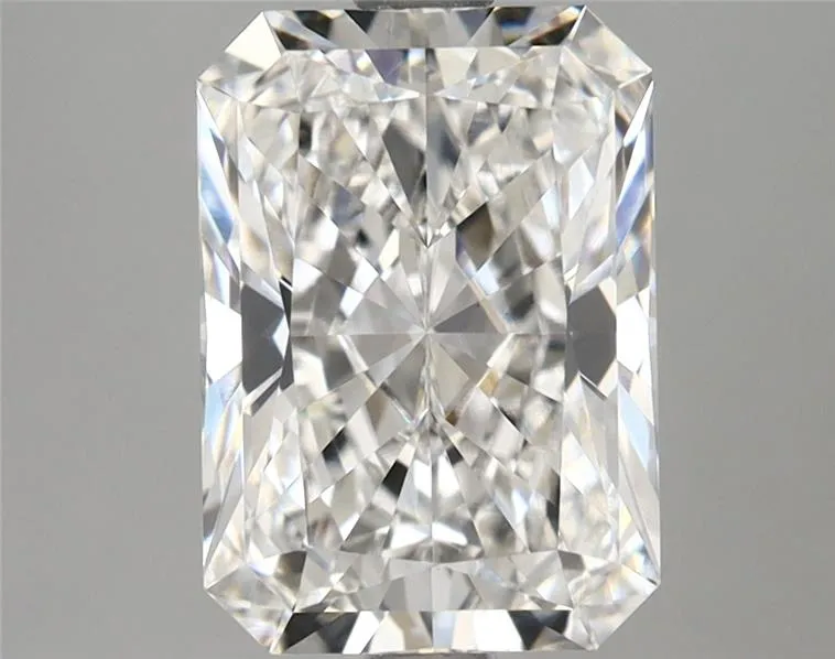 2.74ct Radiant Lab Grown Diamond (Colour E, Clarity VVS2, IGI Certified)