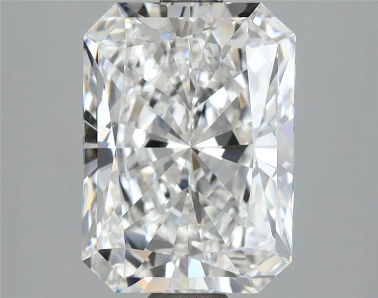 3.12ct Radiant Lab Grown Diamond (Colour E, Clarity VVS2, IGI Certified)