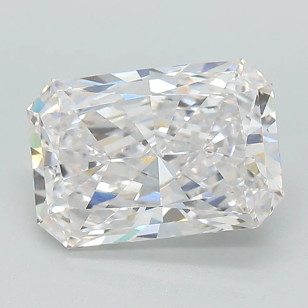 3.59ct Radiant Lab Grown Diamond (Colour G, Clarity VVS2, IGI Certified)