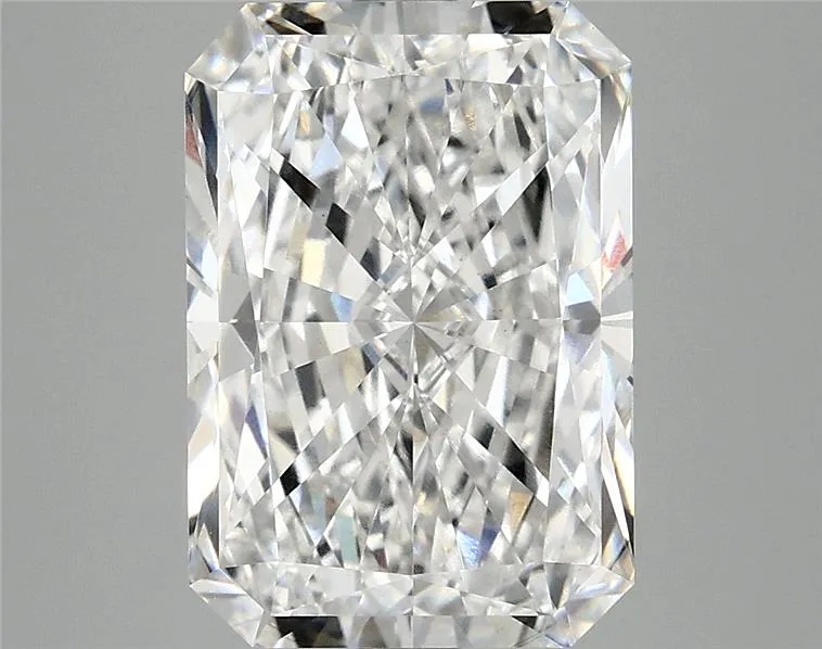 4.74ct Radiant Lab Grown Diamond (Colour E, Clarity VVS2, IGI Certified)